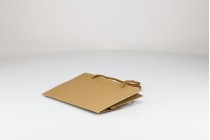 Geschenktasche aus Kraftpapier mit Baumwollhenkel  210x75x140