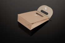 Sac cadeau en papier de couleur marron avec fermeture adhésive en papier hitch 150 x 60 x 200 mm