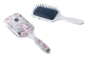Haarbürste mit Decoupage-εικόνα_σύνθεση