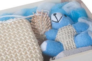 Badaccessoires in einem Holzkorb (rosa- blau)-bildabmessungen