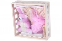 Bath accessory sets to square wood basket