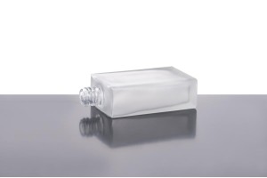 Viereckiges Parfüm Flakon 60ml edelmattiert, 18/415-3