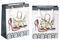 Geschenktasche laminiert mit Henkel aus Satin 210x100x260 mm Geschenktasche laminiert mit Henkel aus Satin 210x100x260 mm