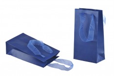 Τσάντα δώρου χάρτινη πλαστικοποιημένη με χερούλι 2 cm από οργάντζα σε διάφορα χρώματα