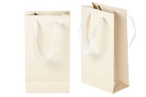 Sac cadeau en papier laminé avec poignée de 2 cm en organza de différentes couleurs Sac cadeau en papier laminé avec poignée de 2 cm en organza de différentes couleurs