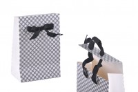 Boîte cadeau en papier avec un design spécial et un ruban imprimé de 10 mm pour le nœud 105 x 67 x 150