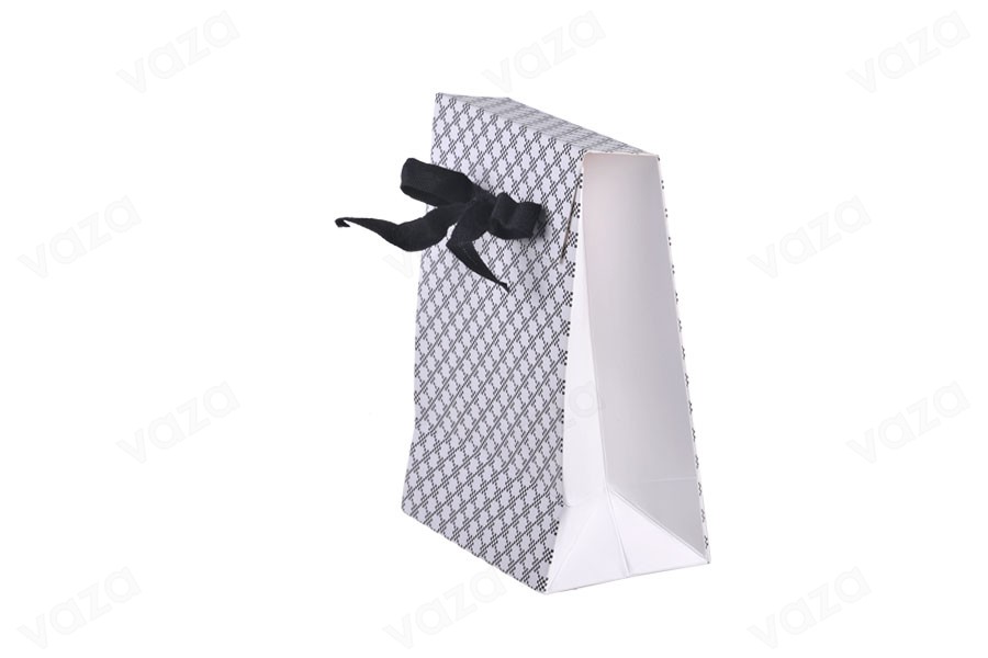 Boîte cadeau en papier avec un design spécial et un ruban imprimé de 10 mm pour le nœud 105 x 67 x 150 Boîte cadeau en papier avec un design spécial et un ruban imprimé de 10 mm pour le nœud 105 x 67 x 150-εικόνα_σύνθεση