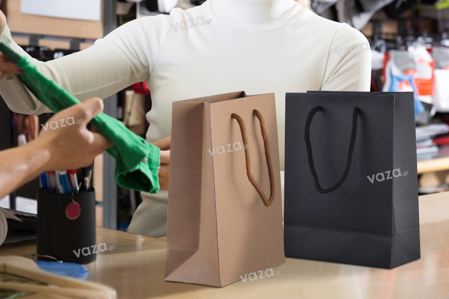 Sac cadeau en papier noir ou kraft cologique poign es de coton