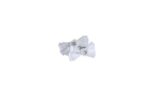 Fiocco bianco con un cuoricino di perle, con un nastrino argentato di 15 cm, confezionato in 50 pezzi.-3