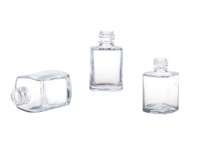 Flacon de parfum en verre 30 ml (18/415) de forme carrée-2