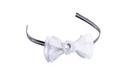 White bow with a faux pearl heart and a silver wire 15cm long, available in a package with 50 pieces