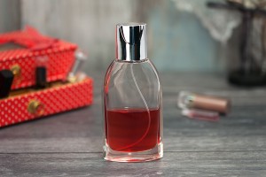 Glasflasche 100 ml mit Aluminium Zerstäuber und Deckel-bildgruppe