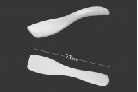 White plastic (PE) shiny cosmetic spatula in size 73x15 mm - 24 pcs