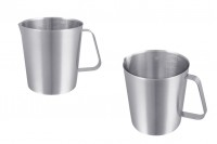 Contenitore in acciaio inossidabile (inox) da 1000 ml con scala graduata e manico.