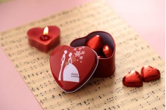 Aluminum heart-shaped box wedding theme