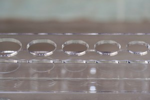 Plexiglas Ständer mit Led-Beleuchtung für Pippetenflaschen-28 Stellen-εικόνα_σύνθεση