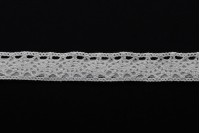 Δαντέλα σε χρώμα λευκό πλάτος 12 mm με αυτοκόλλητη ταινία - 4,6 μέτρα το τεμάχιο
