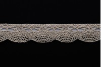 Self-adhesive lace tape in beige color, width 20 mm - length 4,6 meters each piece