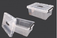 Boîte de rangement aux dimensions 440 x 300 x 170 mm en plastique, transparente avec poignée et fermeture de sécurité