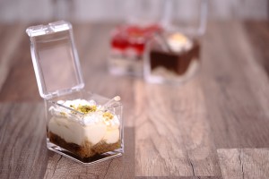Boîte en acrylique aux dimensions 81 x 57 x 70 mm transparente avec couvercle intégré et cuillère (longueur 112 mm) pour bonbons et épices-6