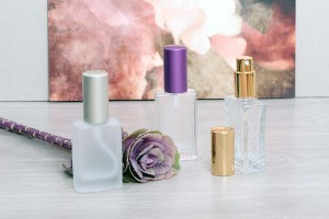 Flacon de parfum (18/415) en forme spéciale de sablage de 30ml-5