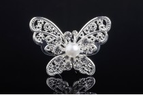 Épingle décorative en métal avec strass et perle en forme de papillon (largeur 30 mm) - 20 pcs Épingle décorative en métal avec strass et perle en forme de papillon (largeur 30 mm) - 20 pcs