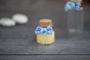 Fiocchetti con fiori per bomboniere e per l'ornamento di barattoli - bottiglie-5