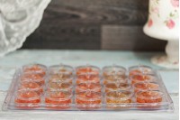 Σετ γάμου - βάπτισης: Δίσκος και βάση με 20 πλαστικά βαζάκια (κυπελάκια) για γλυκά και μικρά προφιτερόλ