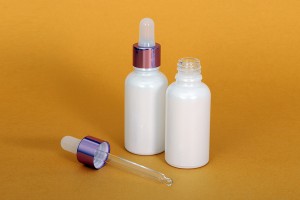 Flacon en verre pour huiles essentielles de 30 ml blanc nacré avec bouche PP18-3