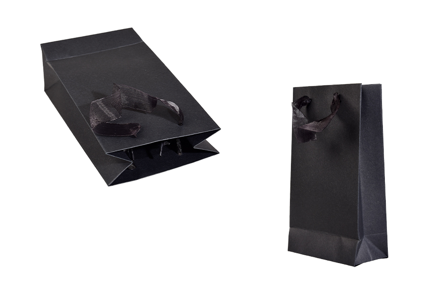 Geschenktüte in Schwarz mit 110x60x200 Organzakordel Geschenktüte in Schwarz mit 110x60x200 Organzakordel