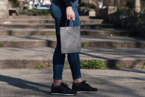 Sac en papier avec poignée 180 x 100 x 250 mm dans une variété de couleurs-3