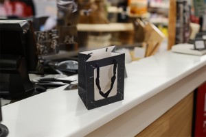 Geschenktüte aus Papier 150x100x200 mm mit Sichtfenster und Kordelgriff - 12 Stück-5