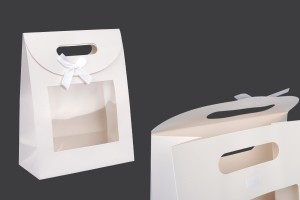 Geschenkpapiertüte 190x90x240 mm in weißer Farbe mit Klettverschluss, Sichtfenster und Schleife - 12 Stück-1