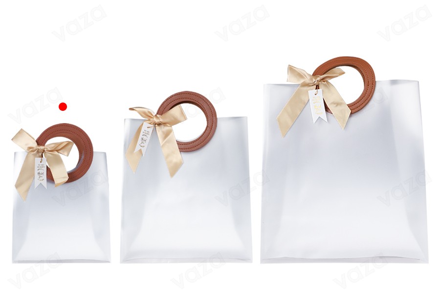Gift bag plastic 160x80x185 mm semi transparent with bow and handle in leather texture - 12 pcs Gift bag plastic 160x80x185 mm semi transparent with bow and handle in leather texture - 12 pcs-photo_groupe