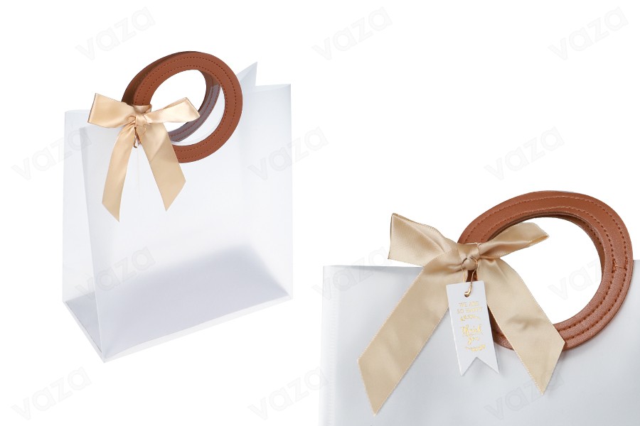 Gift bag plastic 200x100x220 mm semi transparent with bow and handle in leather texture - 12 pcs Gift bag plastic 200x100x220 mm semi transparent with bow and handle in leather texture - 12 pcs-photo_produit