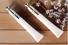 Plastic tube 20 ml in white color with vibration function
