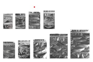 Standbodenbeutel aus Aluminium 100x30x150mm mit Druckverschluss, verschließbar - 100 Stücke-photo_groupe