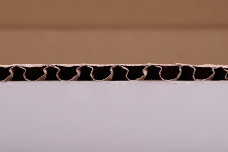 Kuti kartoni 31x24x33 3 fletë të bardha, "FRAGILE" - pa flluskë Kuti kartoni 31x24x33 3 fletë të bardha, "FRAGILE" - pa flluskë-