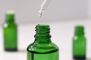 Flacon vert en verre pour huiles essentielles de 15 ml avec bouche PP18-7