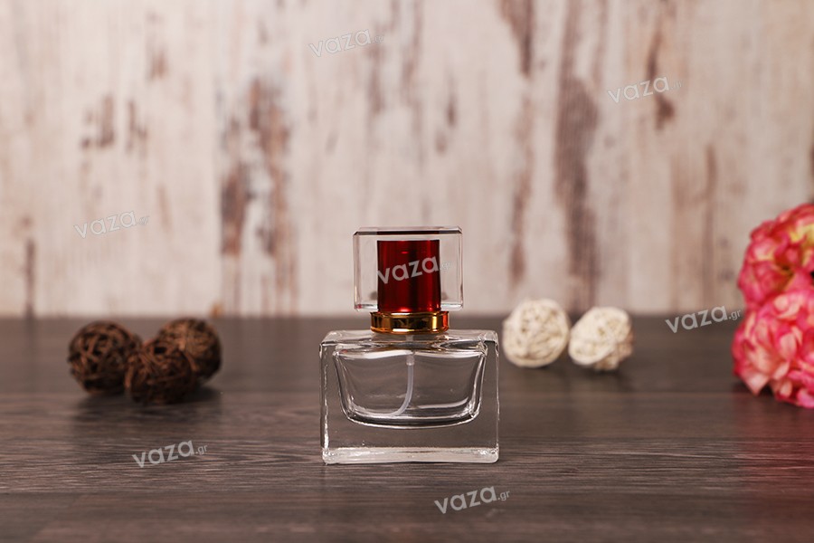 Ofertă! Sticlă de parfum cu spray auriu, capac acrilic,  într-o cutie deosebită cu închidere magnetică. Capacitate 30ml. De la 3,35 € la 2,34 € setul (comandă minimă: 1 cutie)