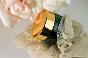 50ml grünes Glas mit Plastikdichtung in der Vase und im Deckel-εικόνα_σύνθεση