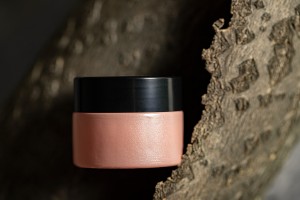 Couvercle en plastique de couleur noir mat avec doublure intérieure-εικόνα_σύνθεση