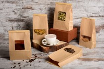 Sachets en papier kraft 120 x 60 x 230 mm avec fenêtre et refermable par système d'attache en étain repliable Sachets en papier kraft 120 x 60 x 230 mm avec fenêtre et refermable par système d'attache en étain repliable