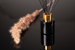 Cylindrical glass bottle 50 ml PP 28 in black or white color for reed diffuser-εικόνα_σύνθεση