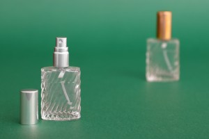 Flacon de parfum de 15 ml en verre avec vaporisateur et bouchon-εικόνα_σύνθεση