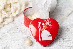 Aluminum heart-shaped box wedding theme