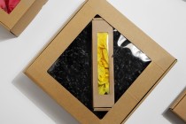 Verpackungsbox aus Kraftpapier mit Fenster 300x300x70mm - Verpackung 20 Stck Verpackungsbox aus Kraftpapier mit Fenster 300x300x70mm - Verpackung 20 Stck