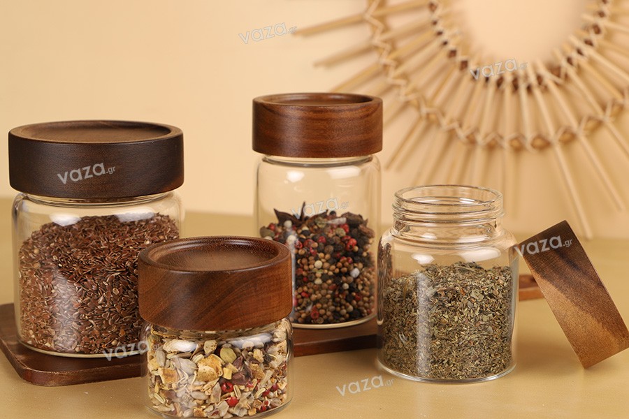 Glass jar 160 ml in cylindrical shape with wooden cap