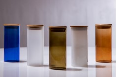 Borcan de sticla 65x150 mm cu capac din lemn in diverse culori