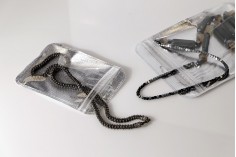 Bustine con chiusura a zip 105x150 mm, retro in argento TNT, fronte trasparente ed foro eurohole - 100 pz